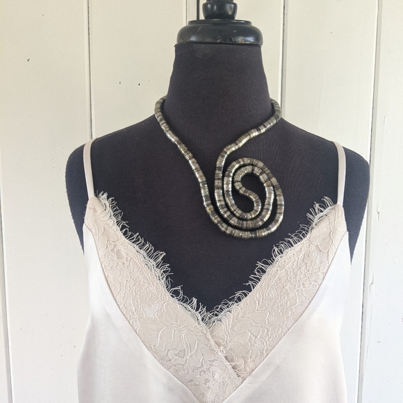 🎄5/$5 FRIDAY Vintage Sculpting necklace/bracelet - Picture 5 of 8